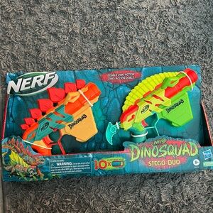 Nerf DinoSquad Stego-Duo w/ 2 Blasters &10 Nerf Elite 2.0 Darts